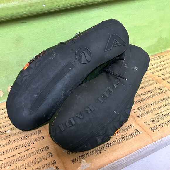 Embroidered Green Women's Shoes tagged as 8.5, but fit more like a 9 or 9.5 - Picture 15 of 16